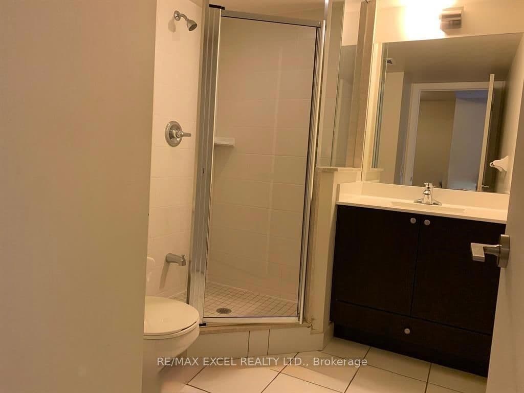 151 Village Green Square, Unit 1806 thumbnail 12