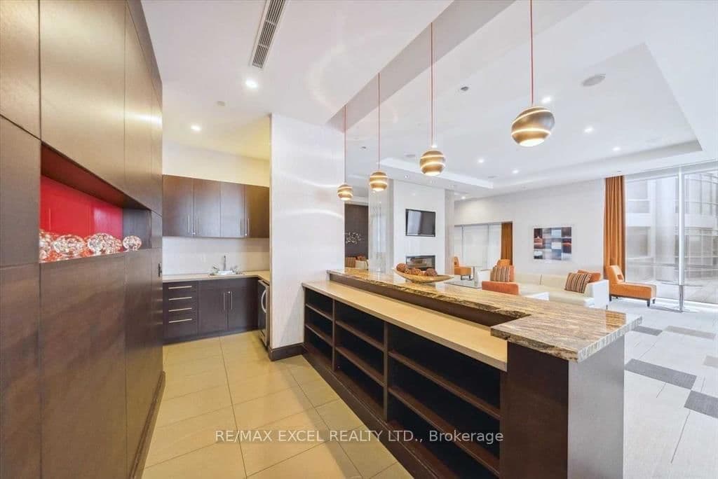 151 Village Green Square, Unit 1806 thumbnail 19
