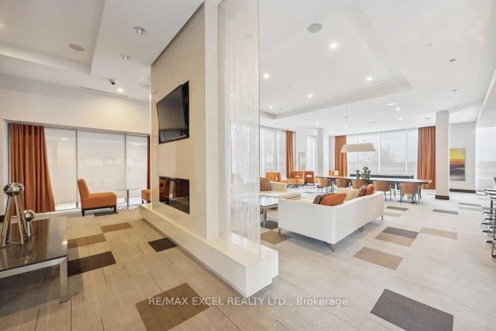 151 Village Green Square, Unit 1806 thumbnail 20