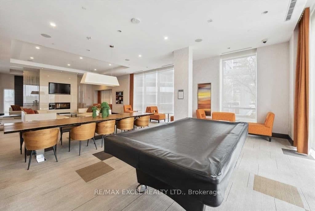 151 Village Green Square, Unit 1806 thumbnail 21