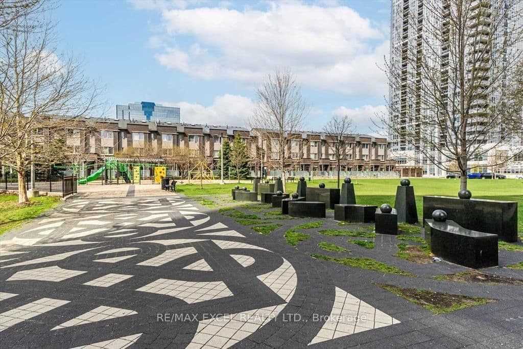 151 Village Green Square, Unit 1806 thumbnail 22