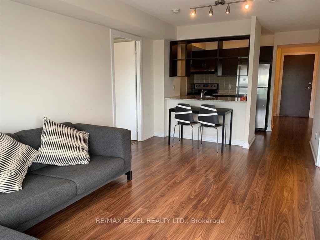 151 Village Green Square, Unit 1806 thumbnail 3