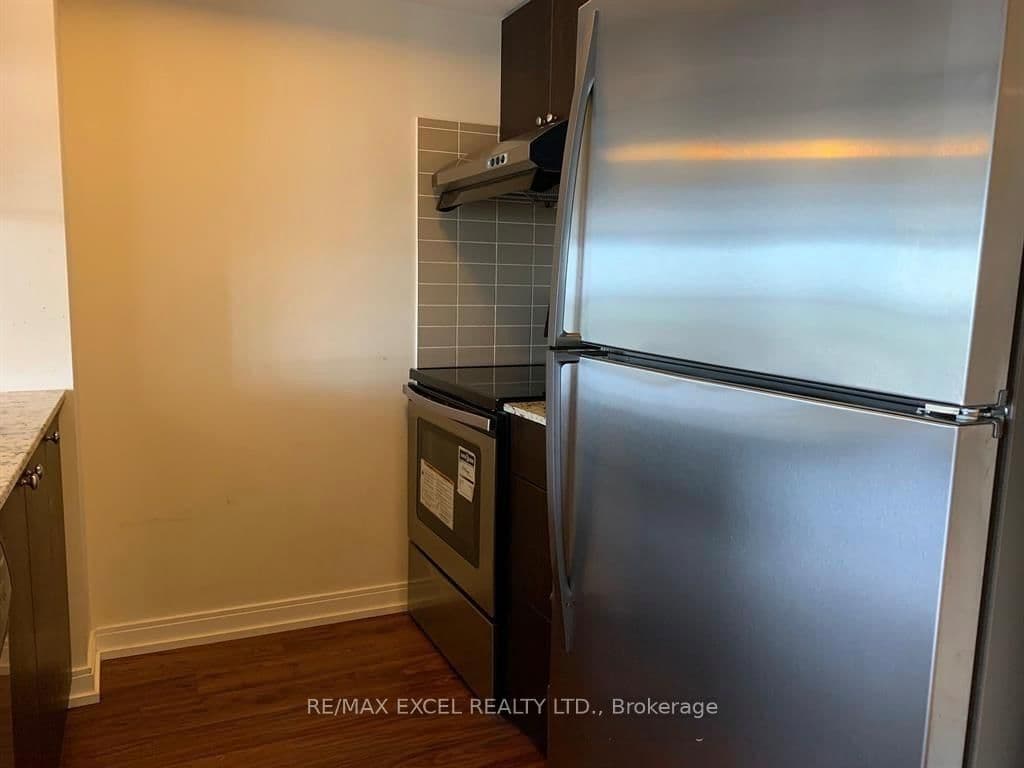 151 Village Green Square, Unit 1806 thumbnail 7