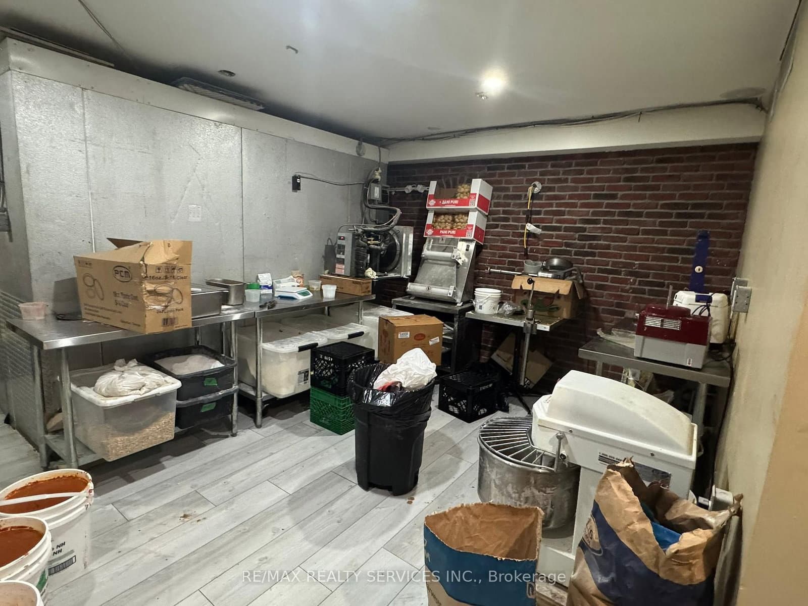 755 Queen Street E thumbnail 11