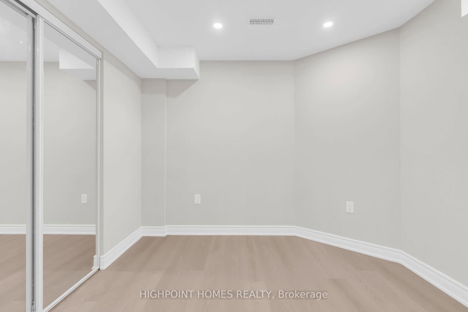 865 Riverside Drive thumbnail 45