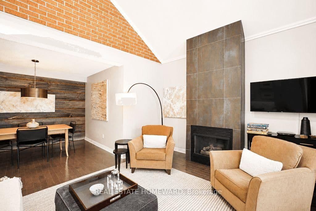 1941 E Queen Street E, Unit 304 thumbnail 10
