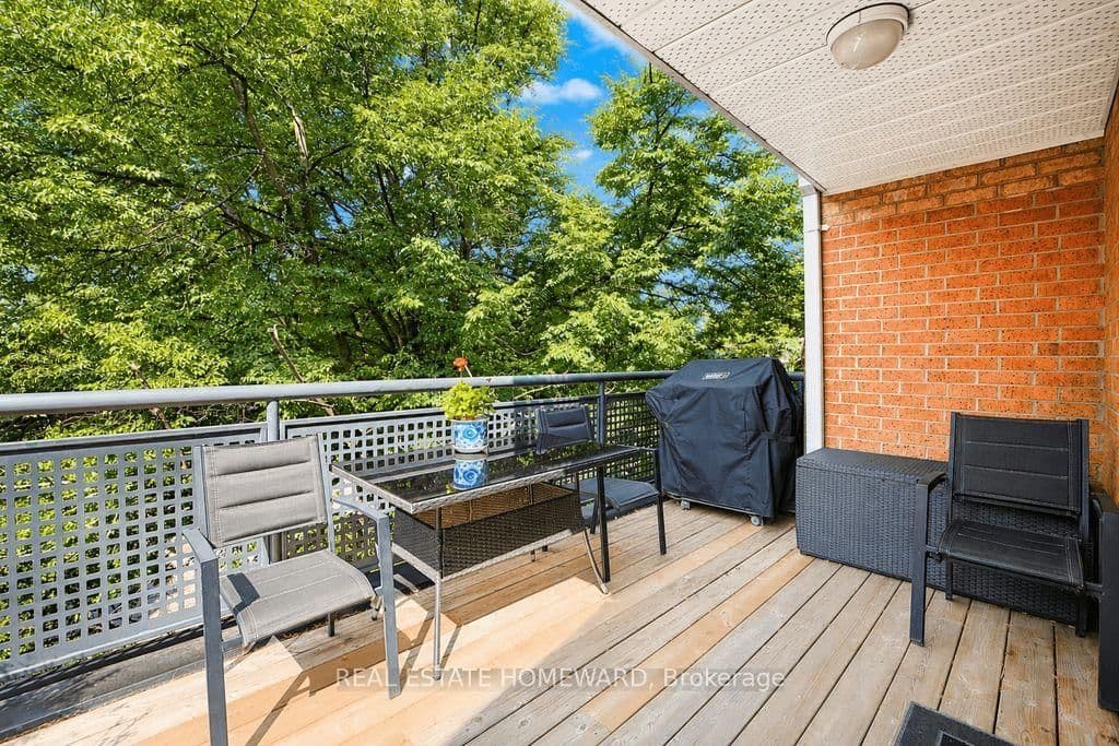 1941 E Queen Street E, Unit 304 thumbnail 13