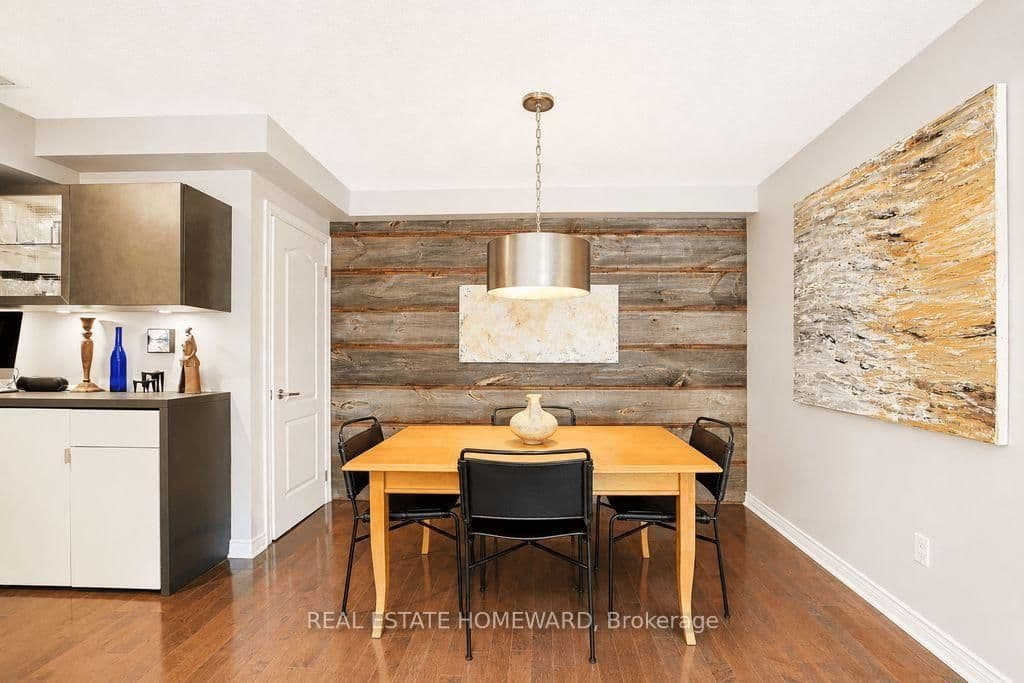 1941 E Queen Street E, Unit 304 thumbnail 14