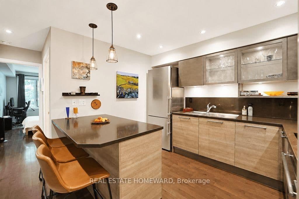 1941 E Queen Street E, Unit 304 thumbnail 17