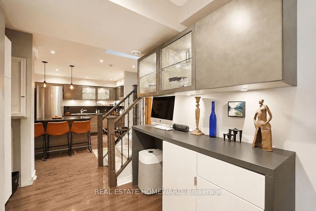 1941 E Queen Street E, Unit 304 thumbnail 18