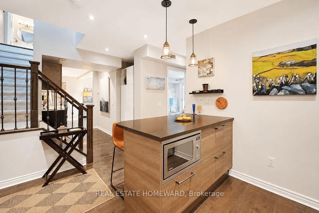 1941 E Queen Street E, Unit 304 thumbnail 19