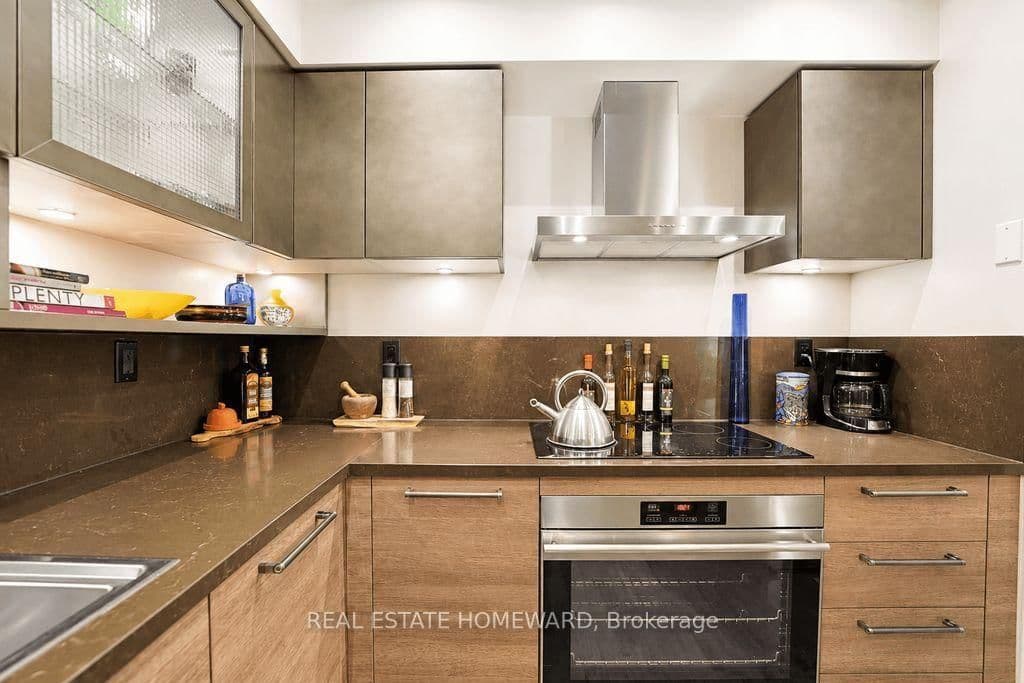 1941 E Queen Street E, Unit 304 thumbnail 20