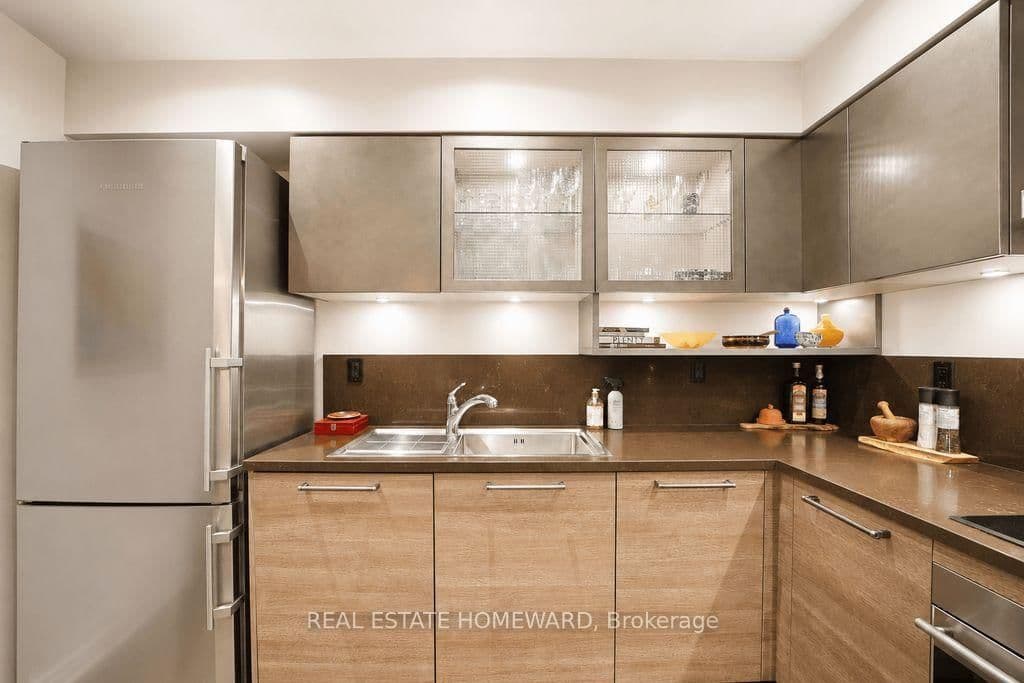 1941 E Queen Street E, Unit 304 thumbnail 21