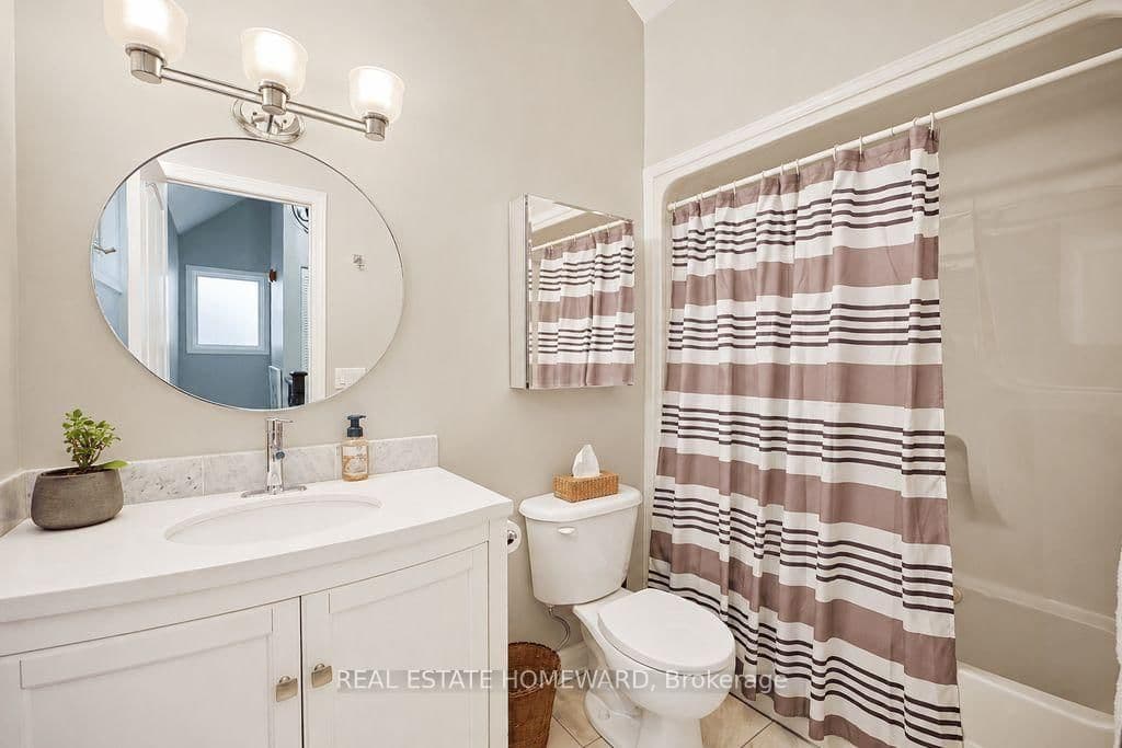1941 E Queen Street E, Unit 304 thumbnail 27