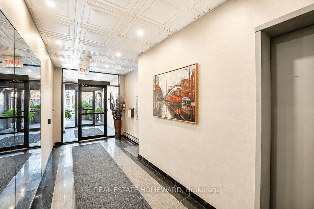 1941 E Queen Street E, Unit 304 thumbnail 3