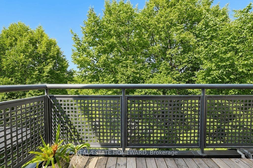 1941 E Queen Street E, Unit 304 thumbnail 32