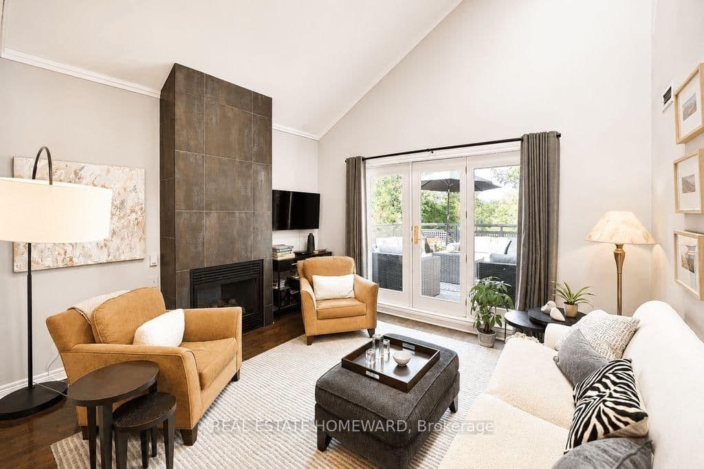 1941 E Queen Street E, Unit 304 thumbnail 4