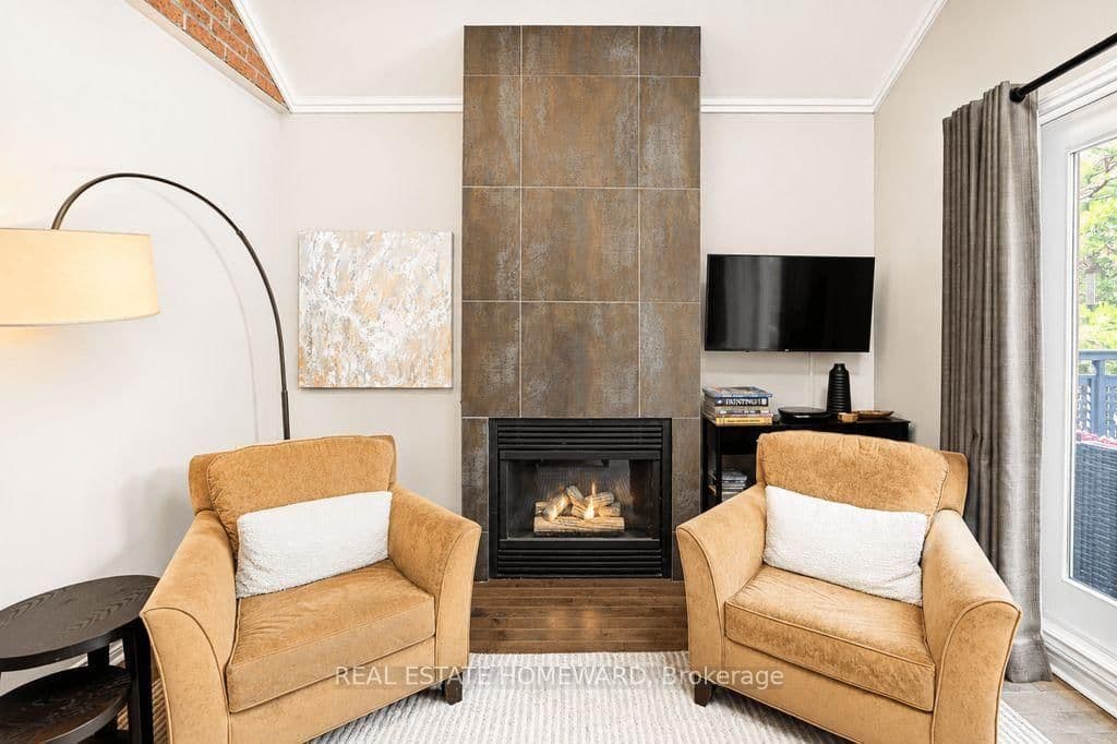 1941 E Queen Street E, Unit 304 thumbnail 6