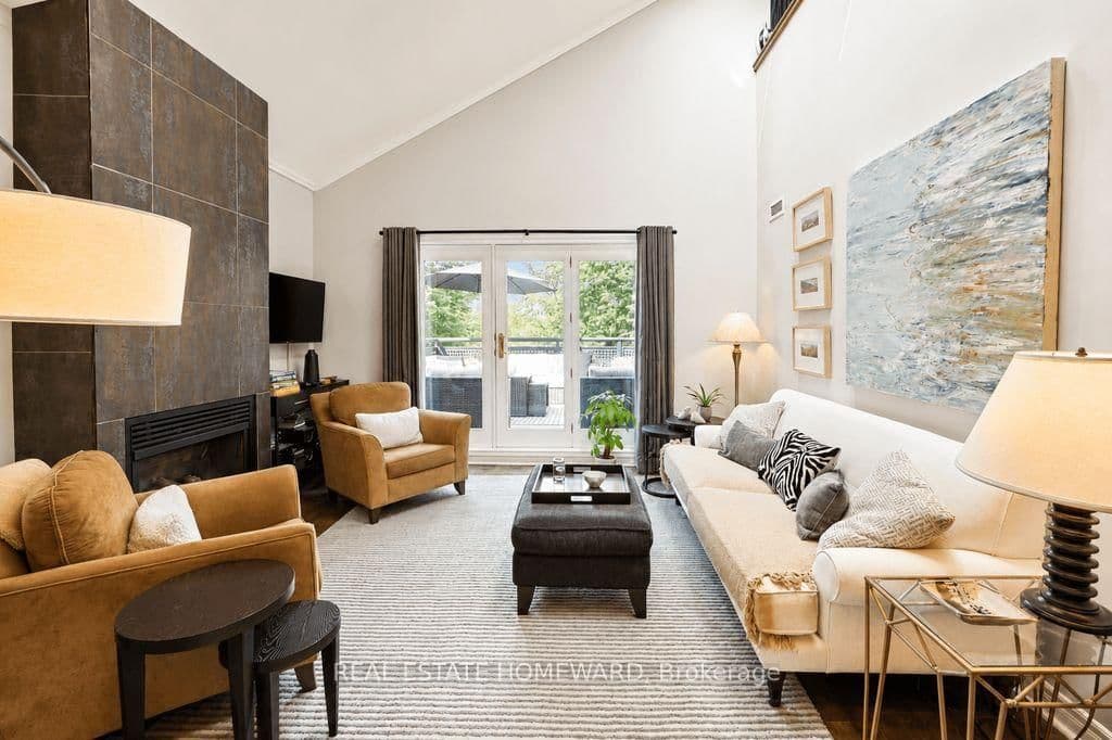 1941 E Queen Street E, Unit 304 thumbnail 8