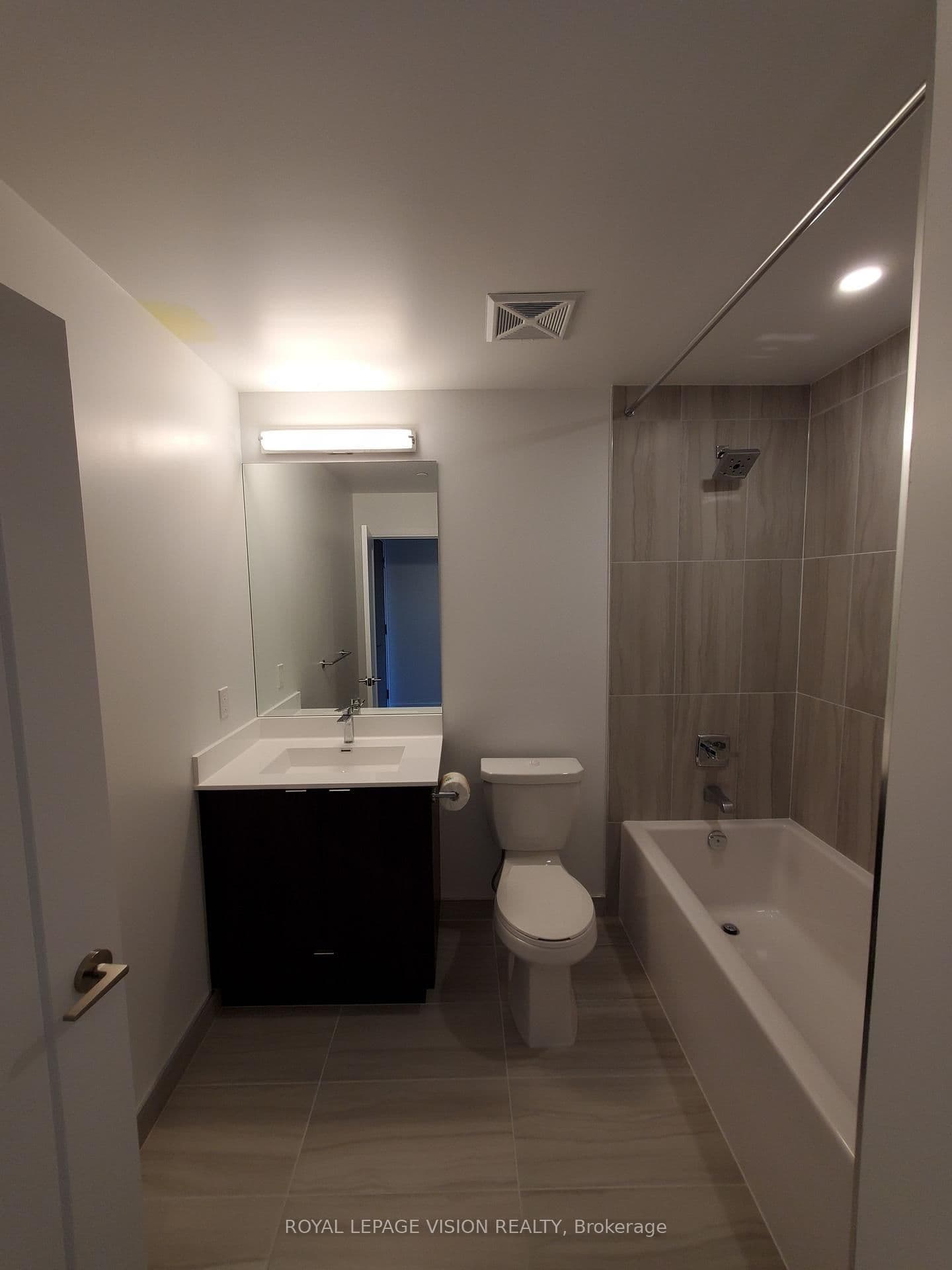 225 Village Green Square, Unit 1005 thumbnail 11