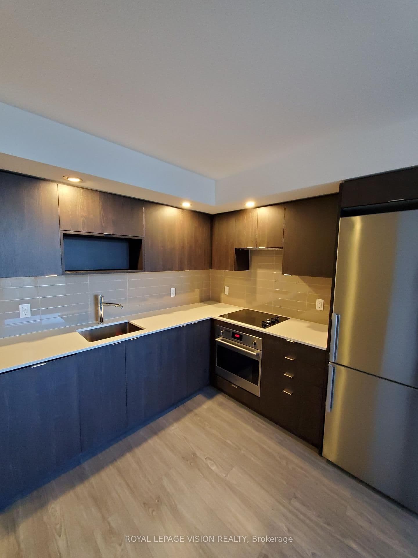 225 Village Green Square, Unit 1005 thumbnail 5