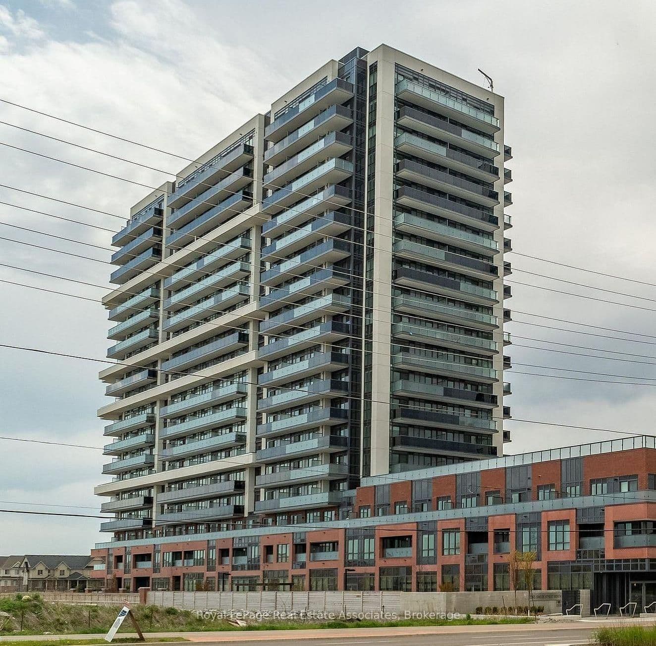 2545 Simcoe Street N, Unit 925