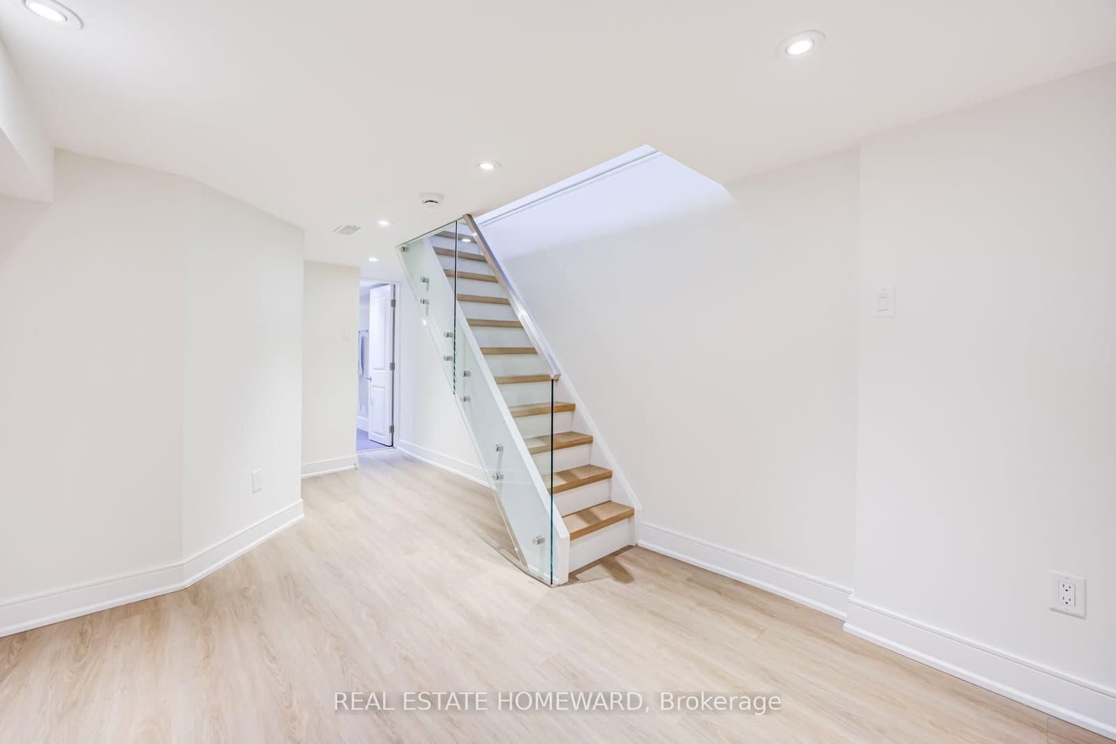 43 Amroth Avenue thumbnail 26