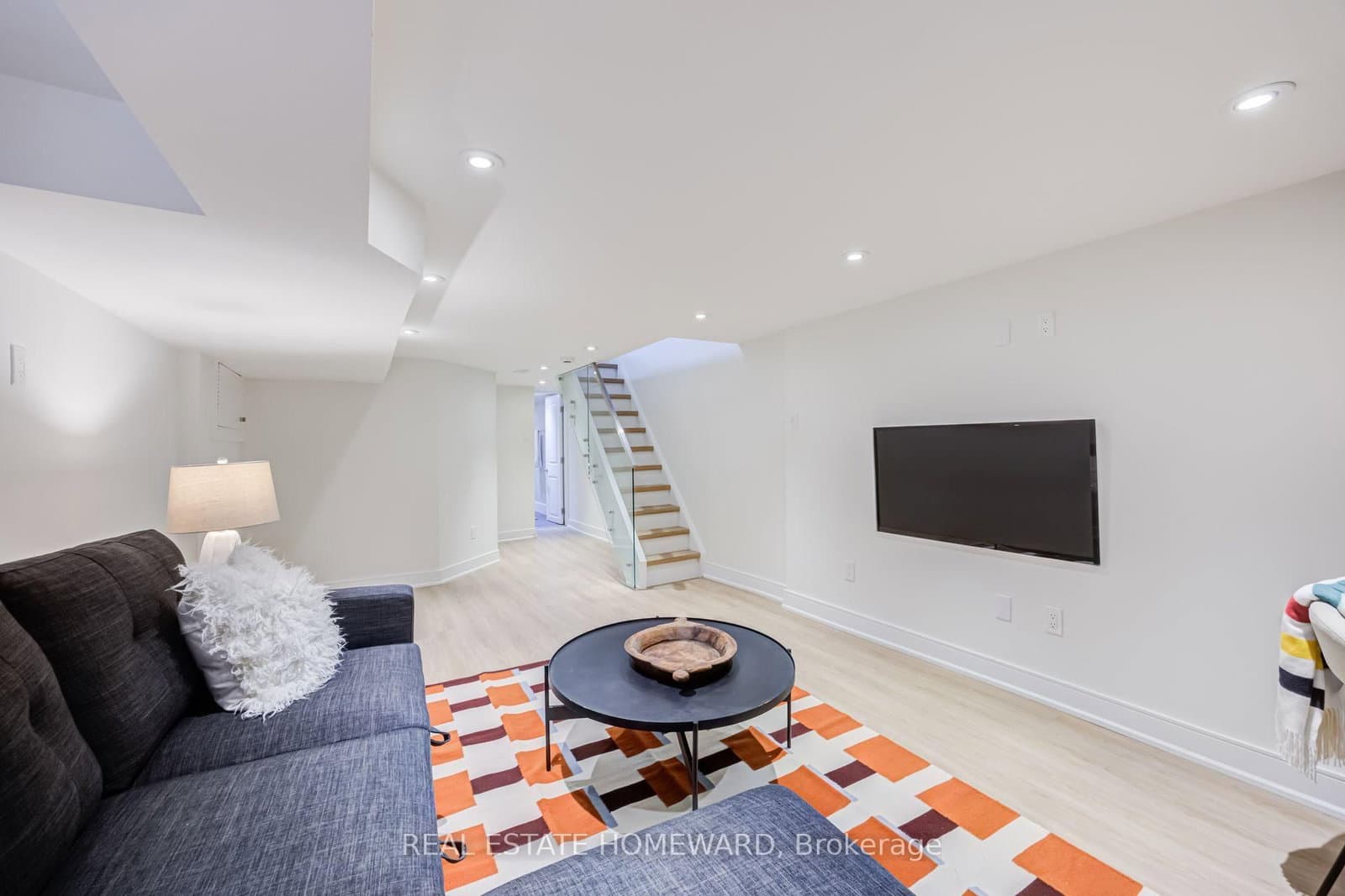 43 Amroth Avenue thumbnail 28