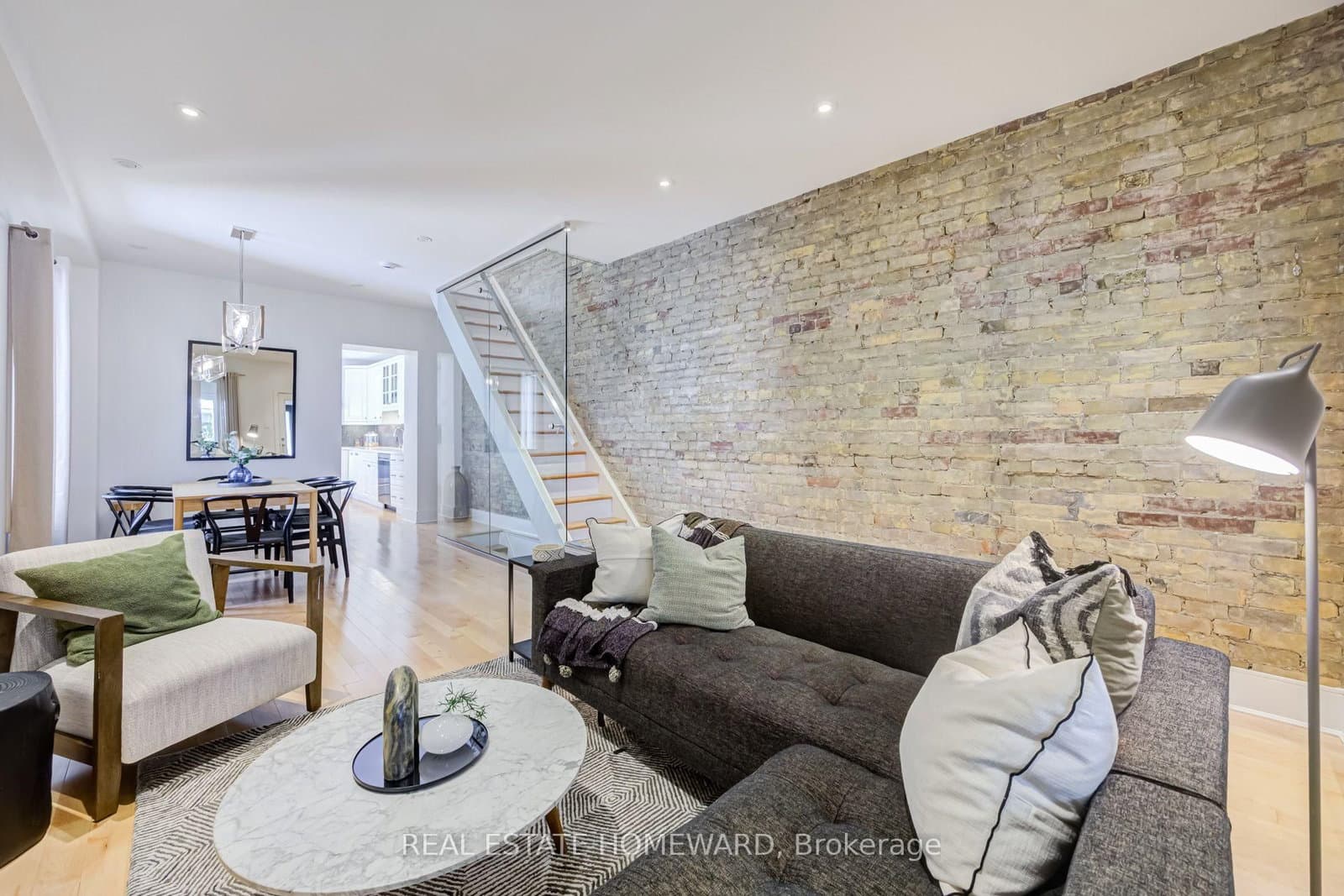 43 Amroth Avenue thumbnail 7