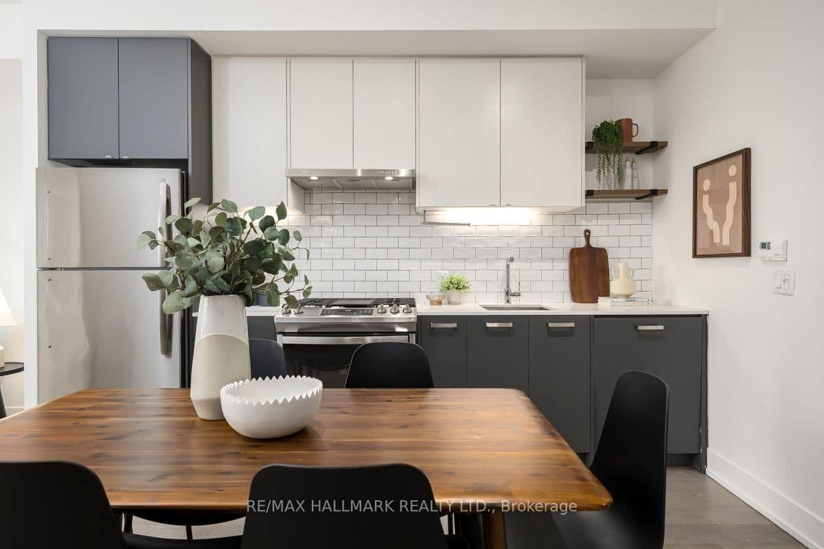 1331 Queen Street E, Unit 403 thumbnail 3