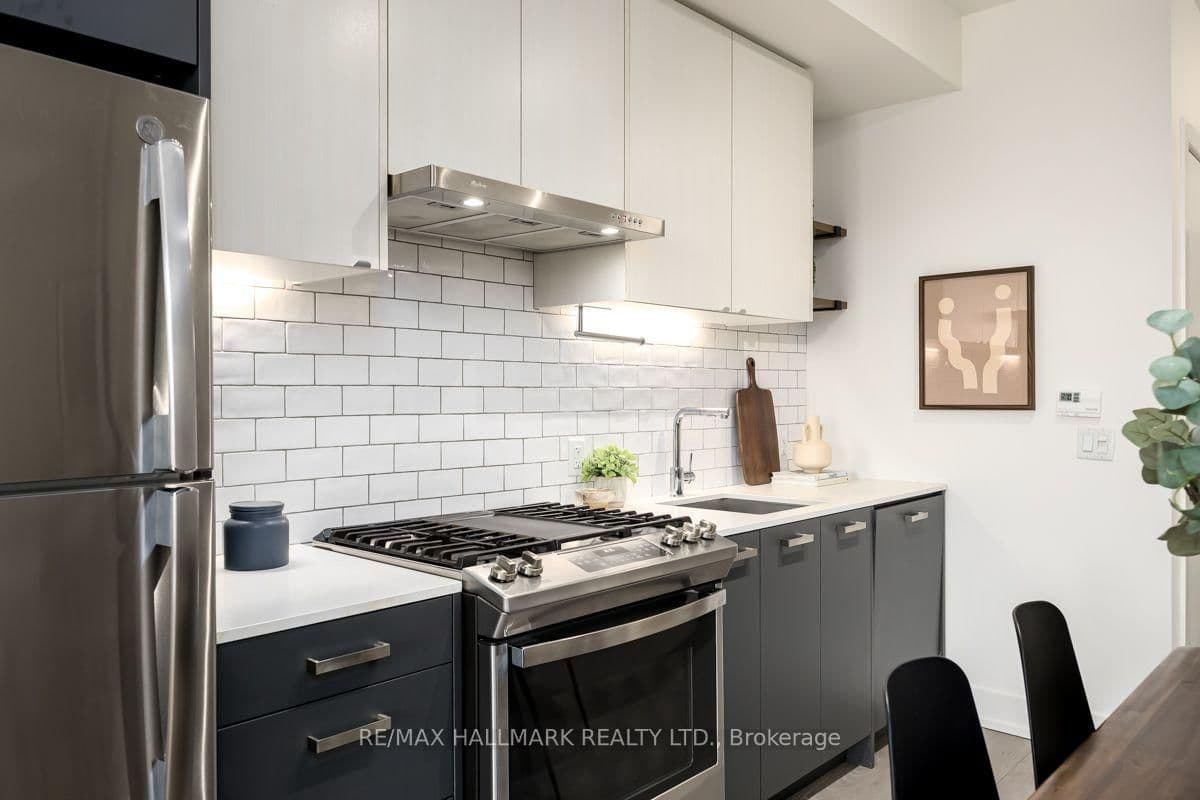 1331 Queen Street E, Unit 403 thumbnail 5