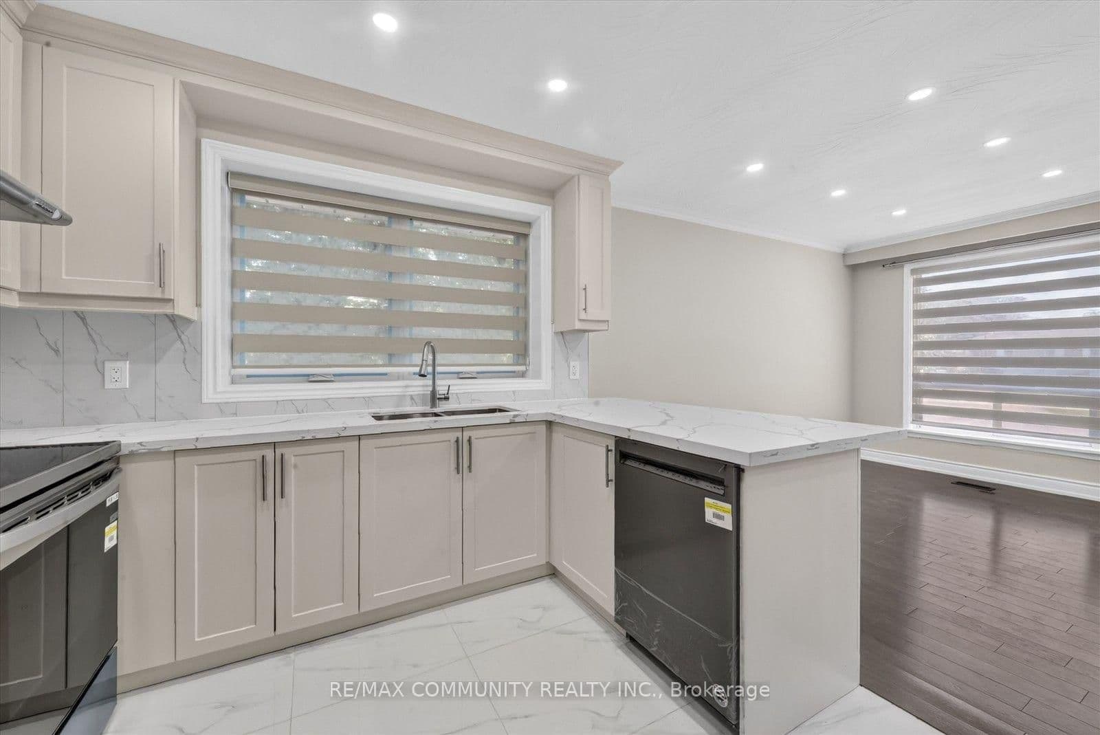 53 Milford Haven Drive N thumbnail 12