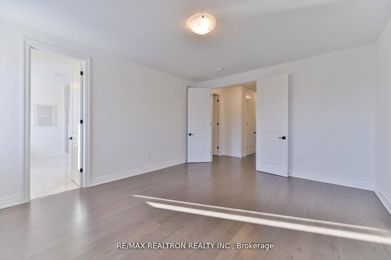 2858 Foxden Square thumbnail 25
