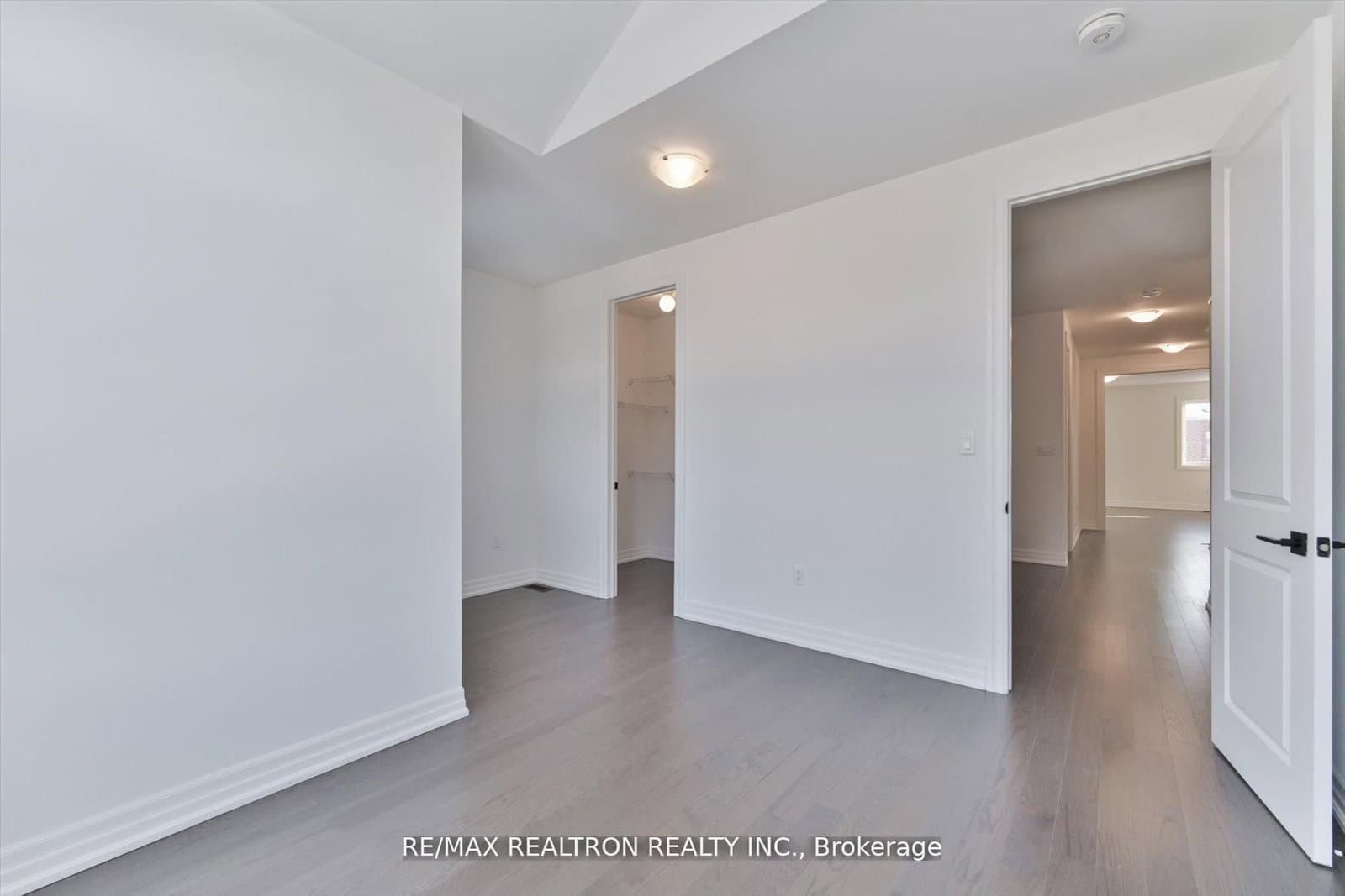 2858 Foxden Square thumbnail 31