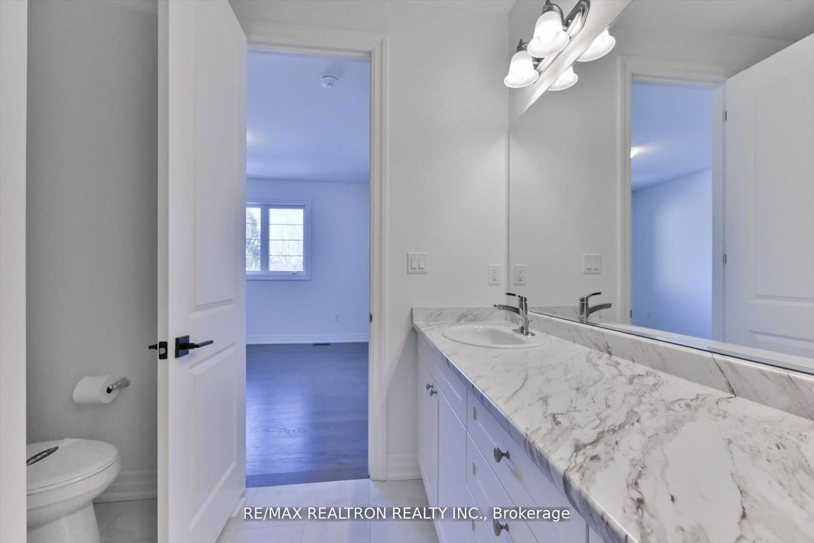 2858 Foxden Square thumbnail 38
