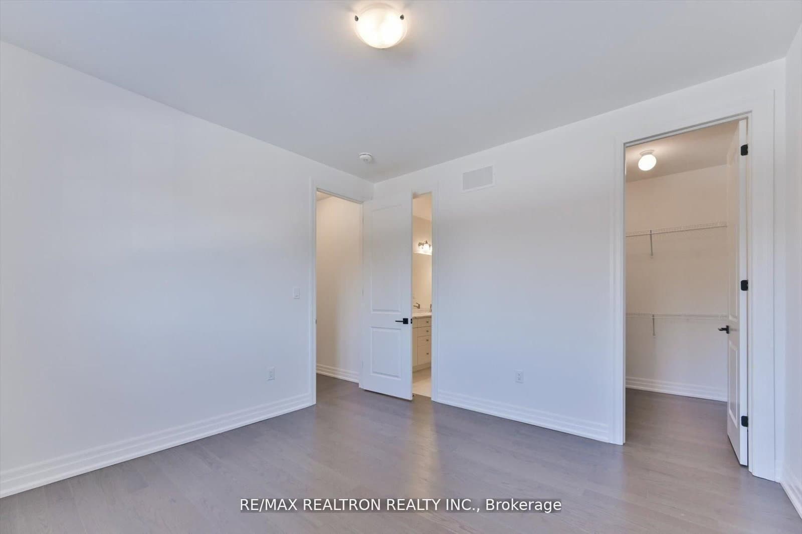 2858 Foxden Square thumbnail 41