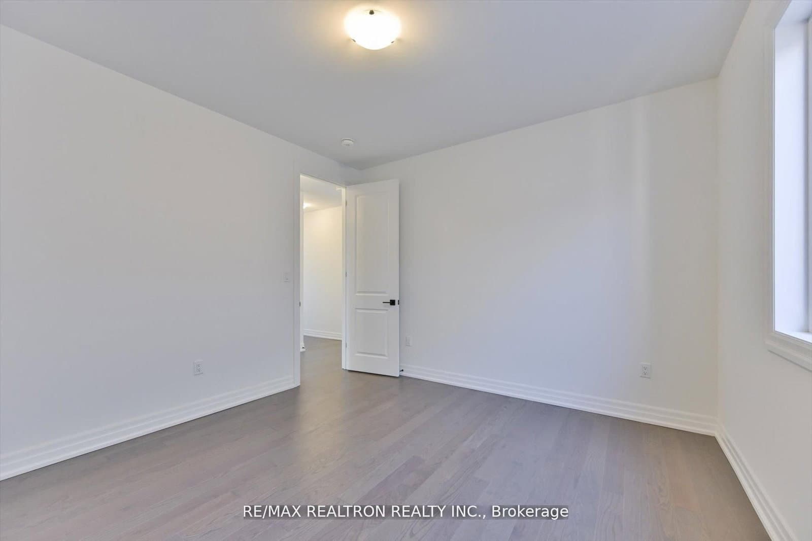 2858 Foxden Square thumbnail 44