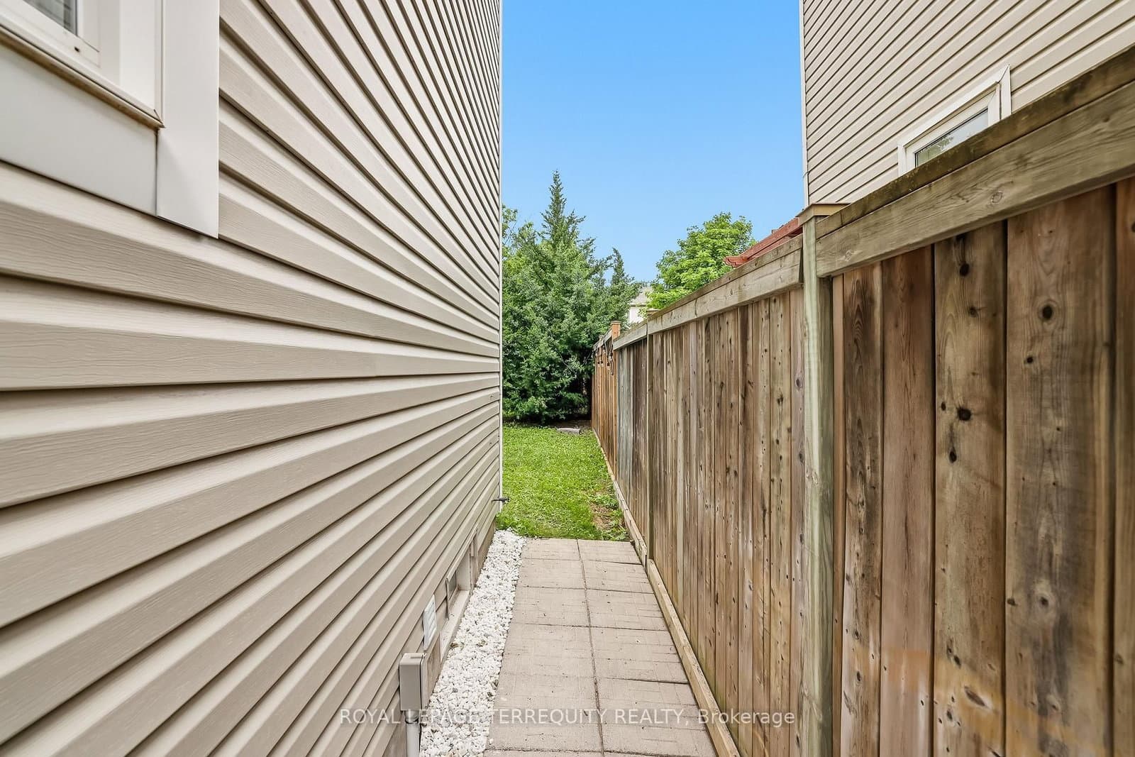8 Sinden Drive thumbnail 35