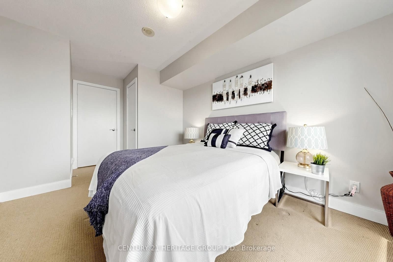 135 Village Green Square, Unit 1216 thumbnail 20