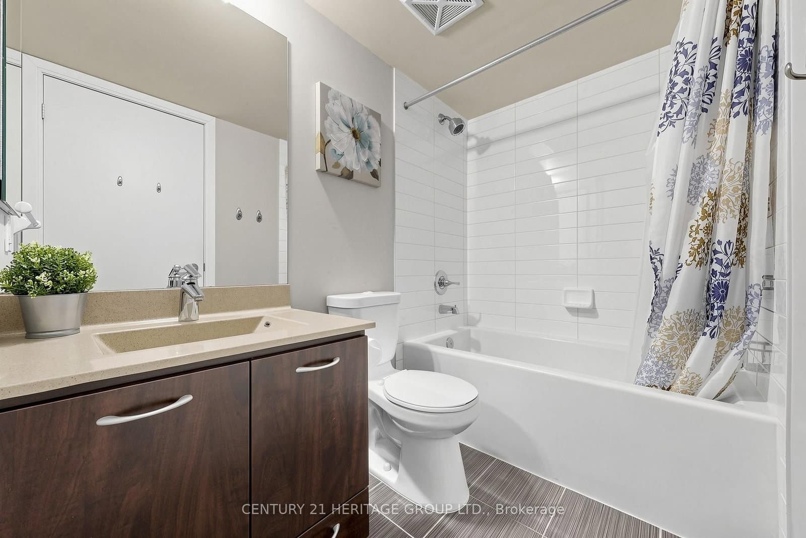 135 Village Green Square, Unit 1216 thumbnail 22