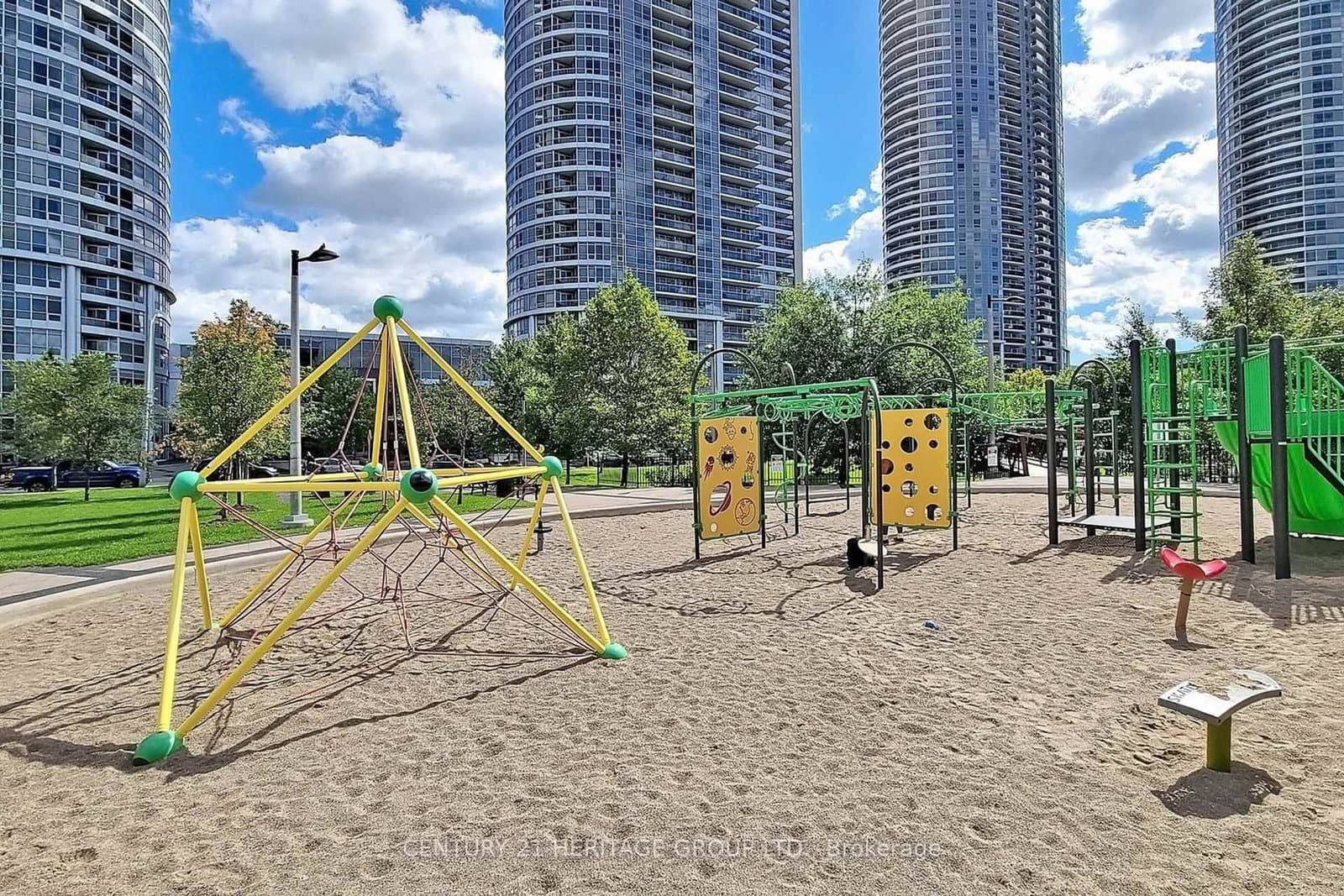 135 Village Green Square, Unit 1216 thumbnail 28