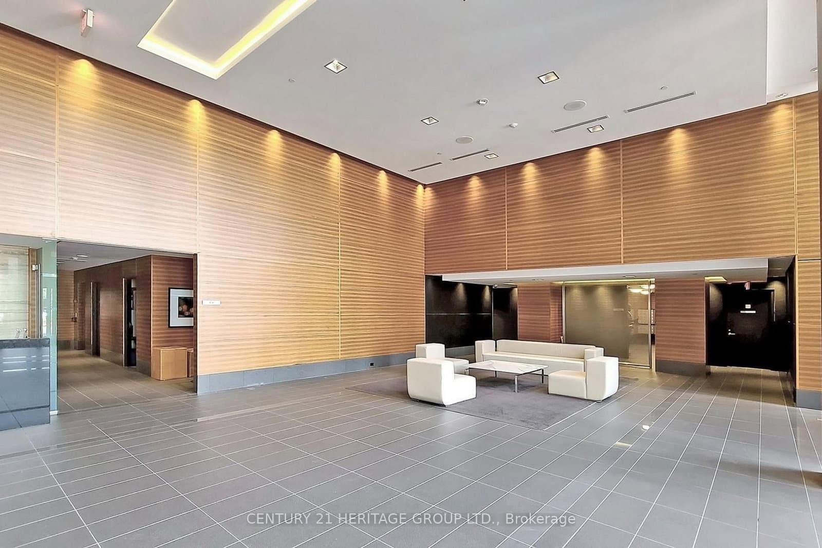 135 Village Green Square, Unit 1216 thumbnail 4