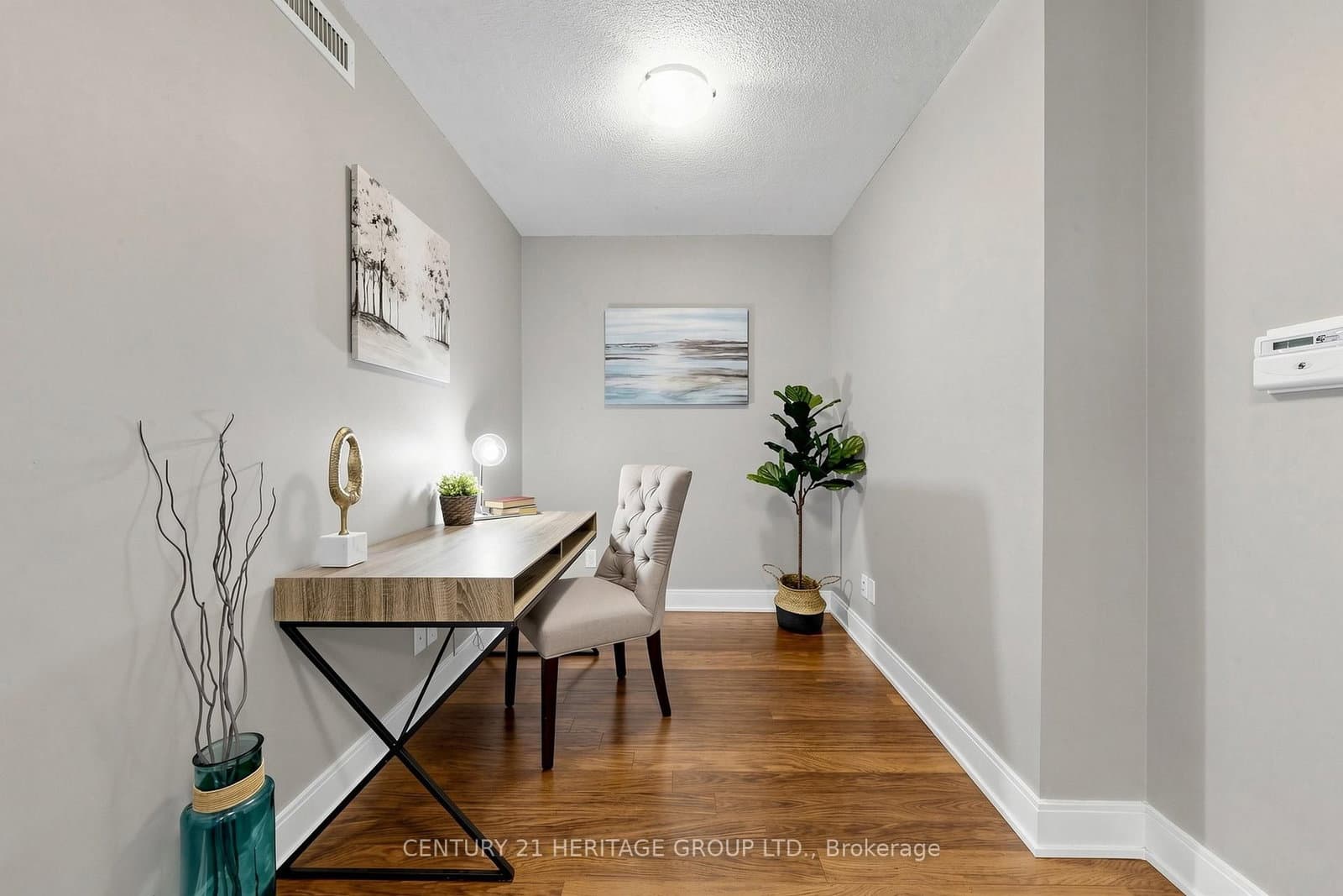 135 Village Green Square, Unit 1216 thumbnail 8