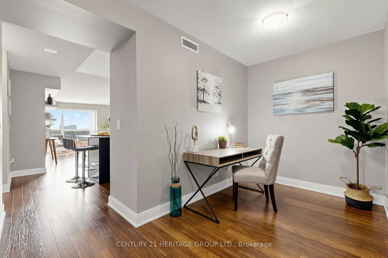 135 Village Green Square, Unit 1216 thumbnail 9