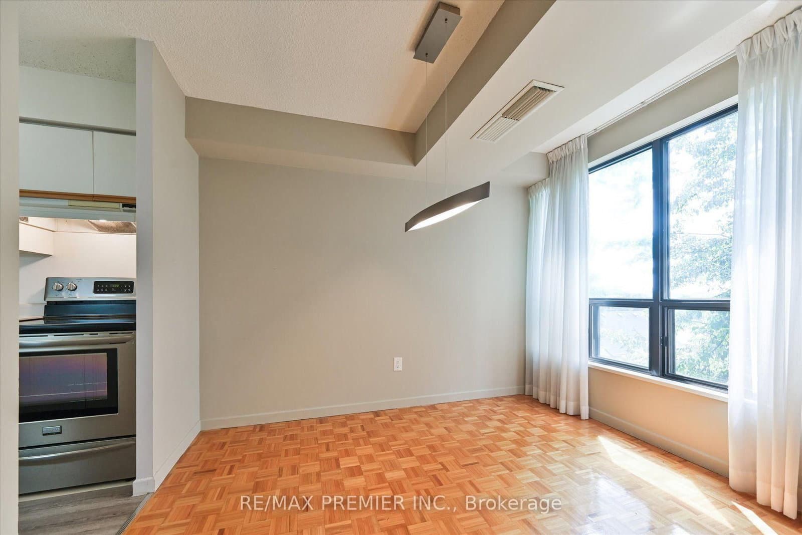 3734 St Clair Avenue E, Unit 403 thumbnail 10
