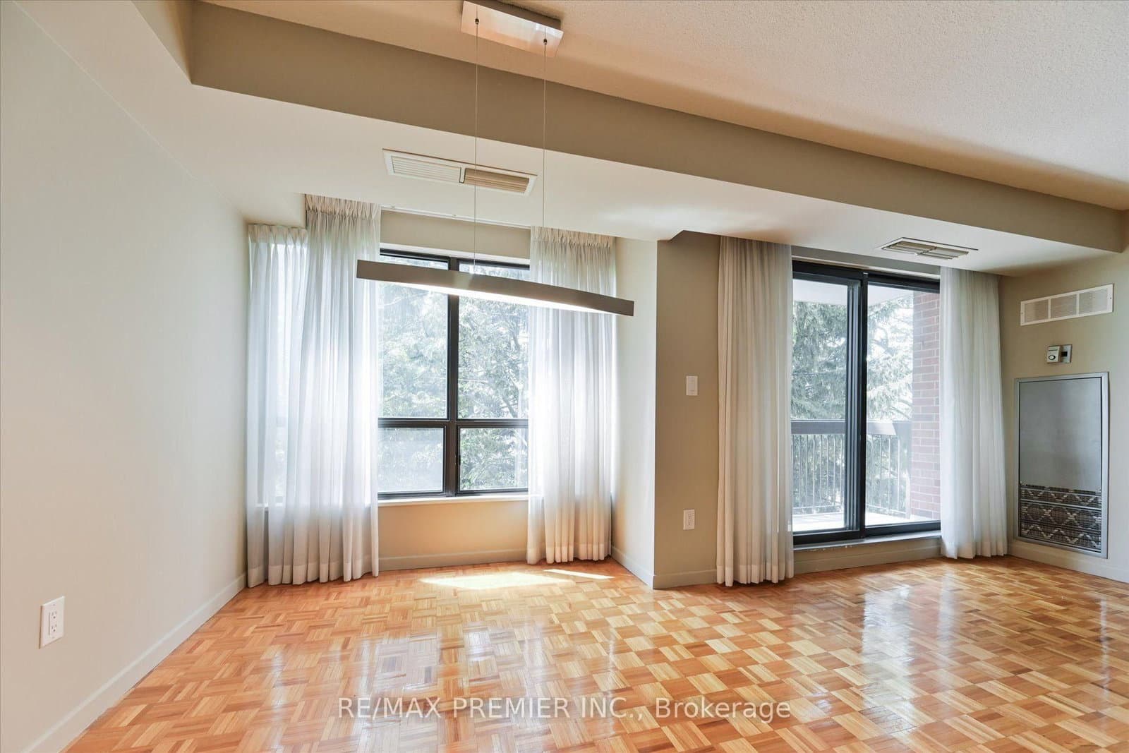 3734 St Clair Avenue E, Unit 403 thumbnail 11