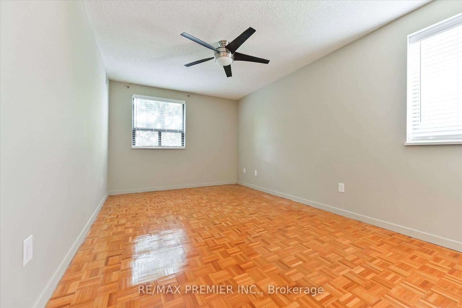 3734 St Clair Avenue E, Unit 403 thumbnail 14