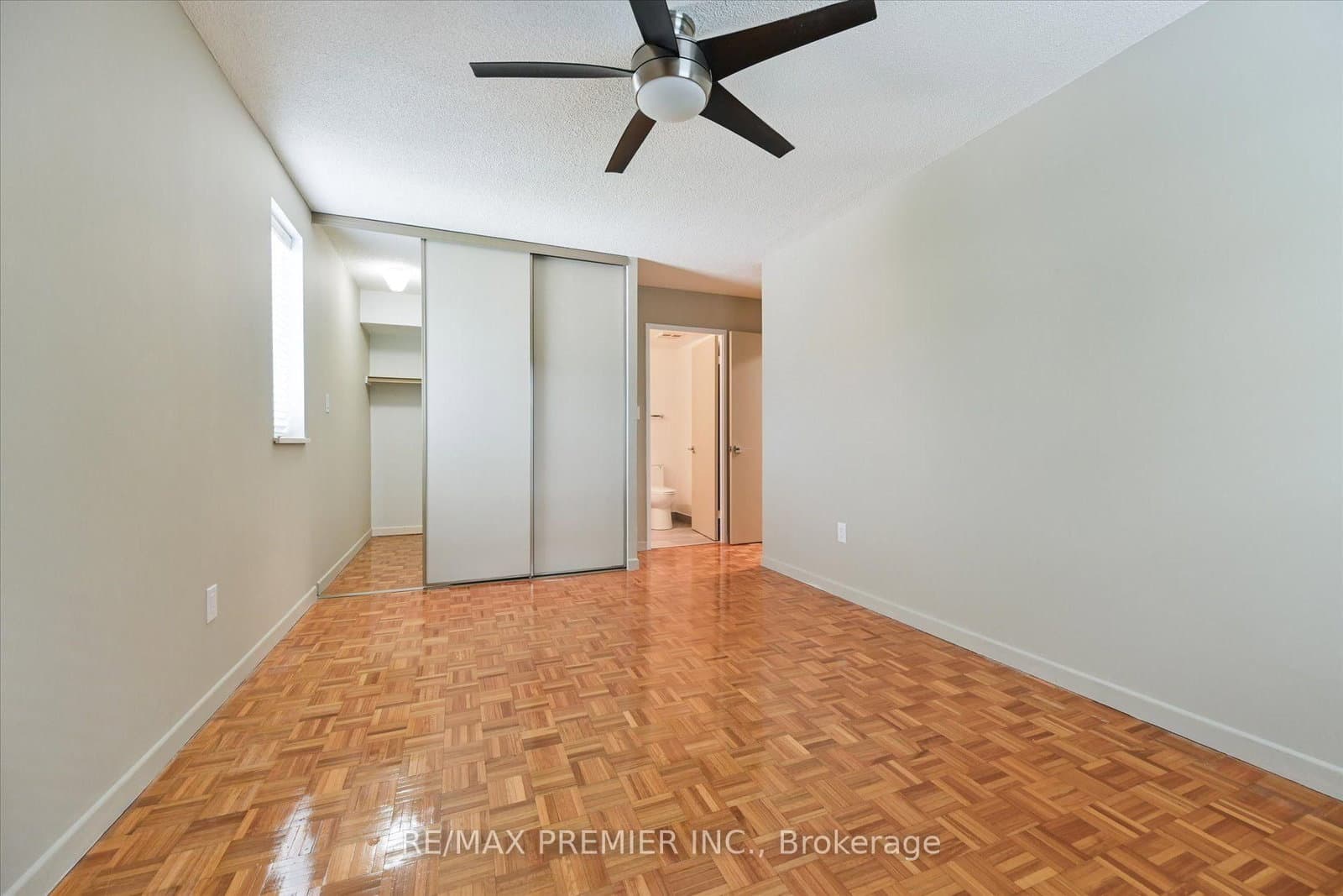 3734 St Clair Avenue E, Unit 403 thumbnail 15