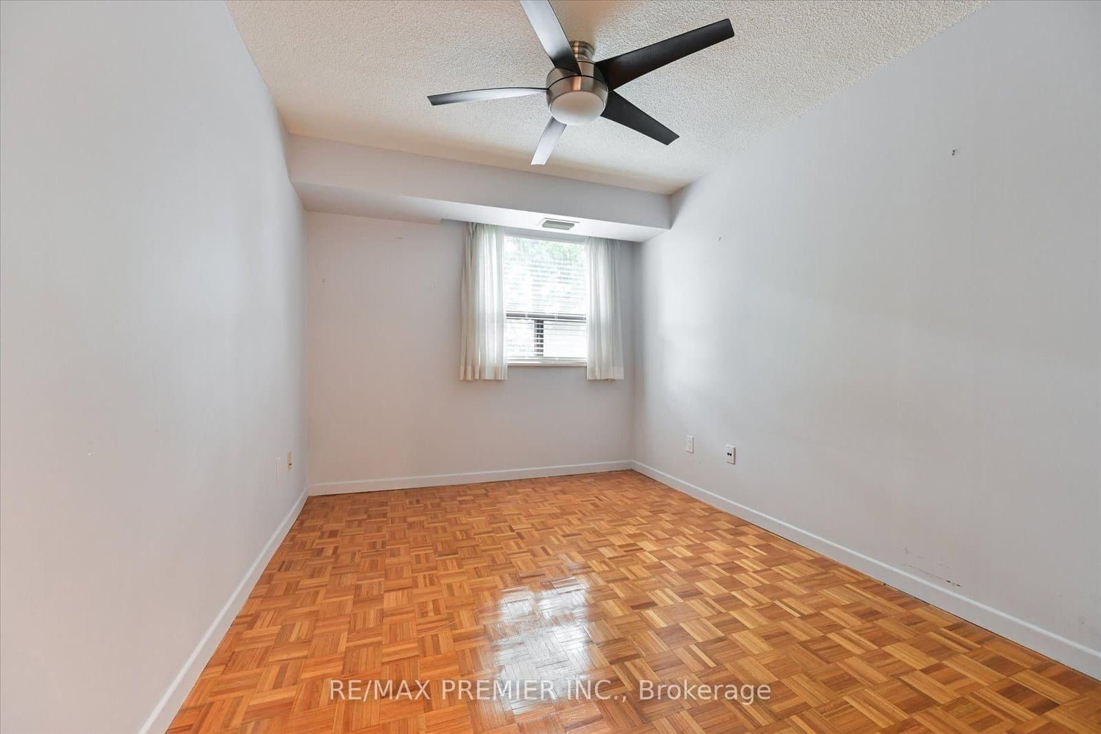 3734 St Clair Avenue E, Unit 403 thumbnail 17