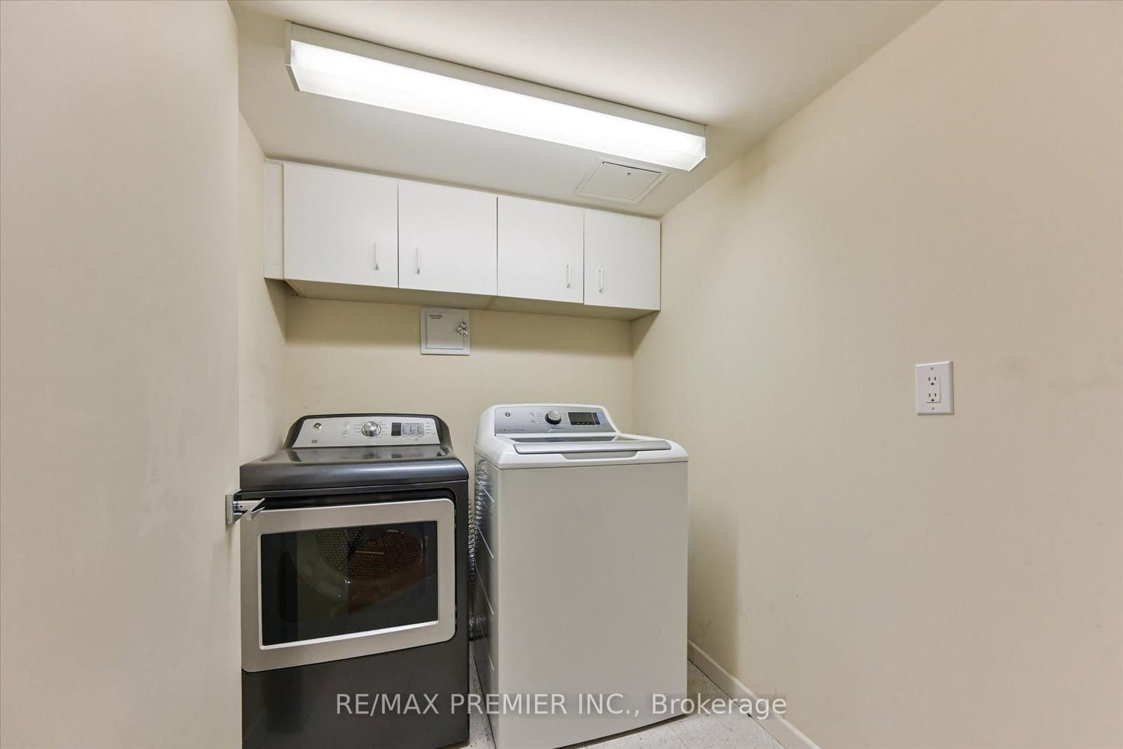 3734 St Clair Avenue E, Unit 403 thumbnail 19